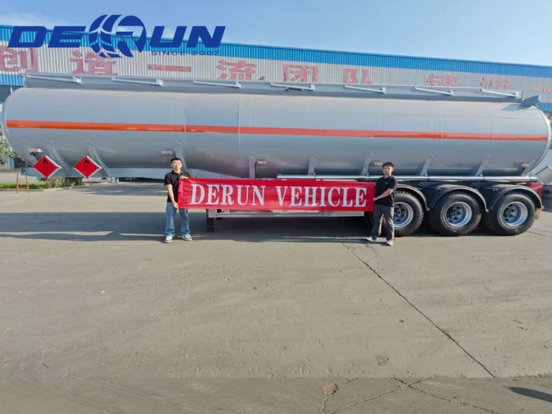 Derun Three-Oxle Mix Tank Semi ремарке успешно изпратено до Аржентина