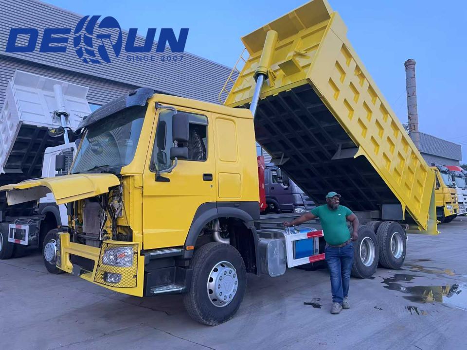 Клиентът на Габон дойде да посети фабриката Sinotruk