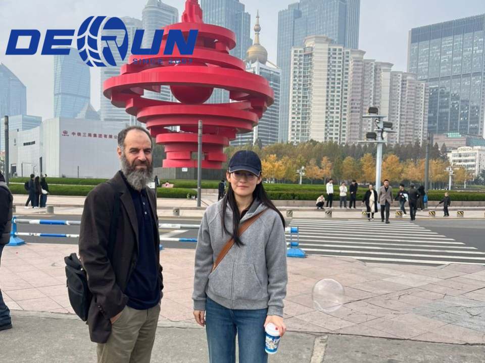 Приятел от Алжир дойде да посети Derun Vehicle миналата седмица