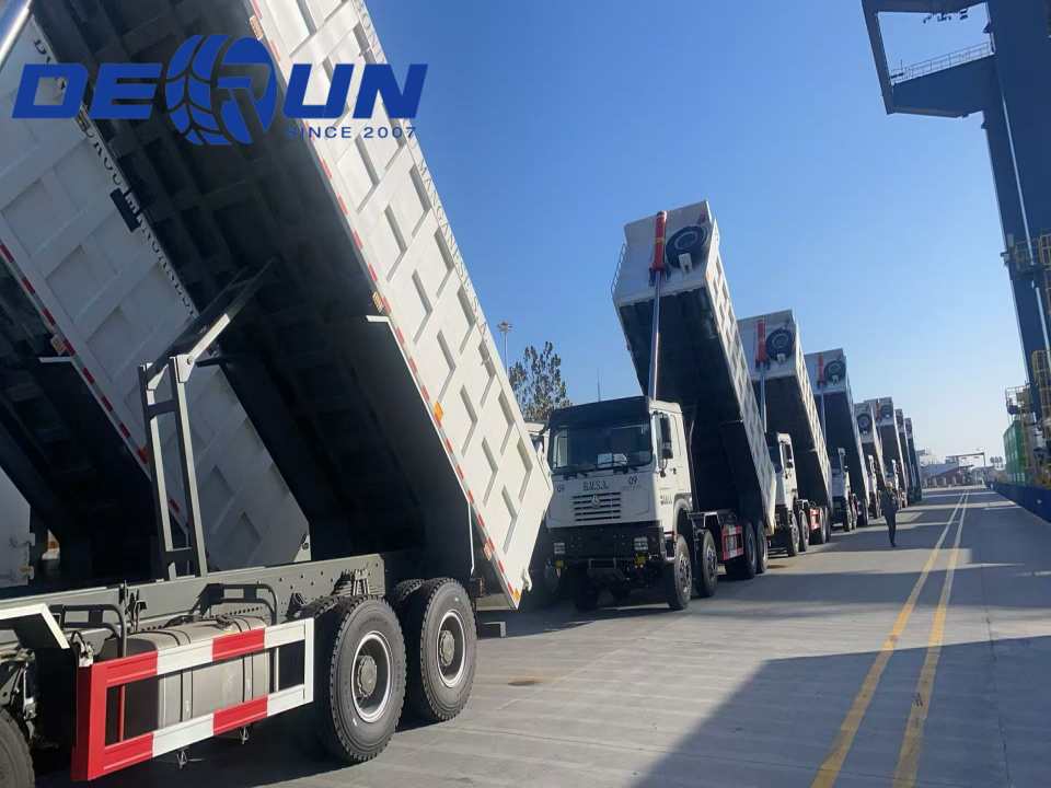 Sinotruk Howo 10 самосвали вече са пристигнали на пристанището и са готови за тръгване