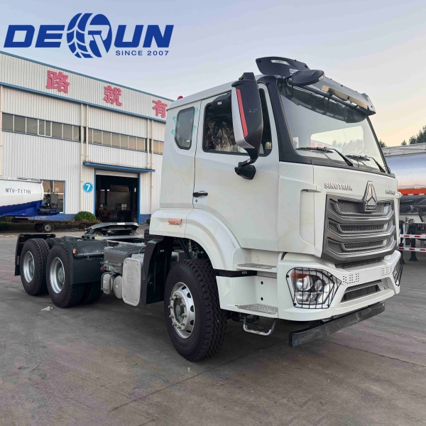 SynotTrok Howo NX 6 × 4 Тракторски камион